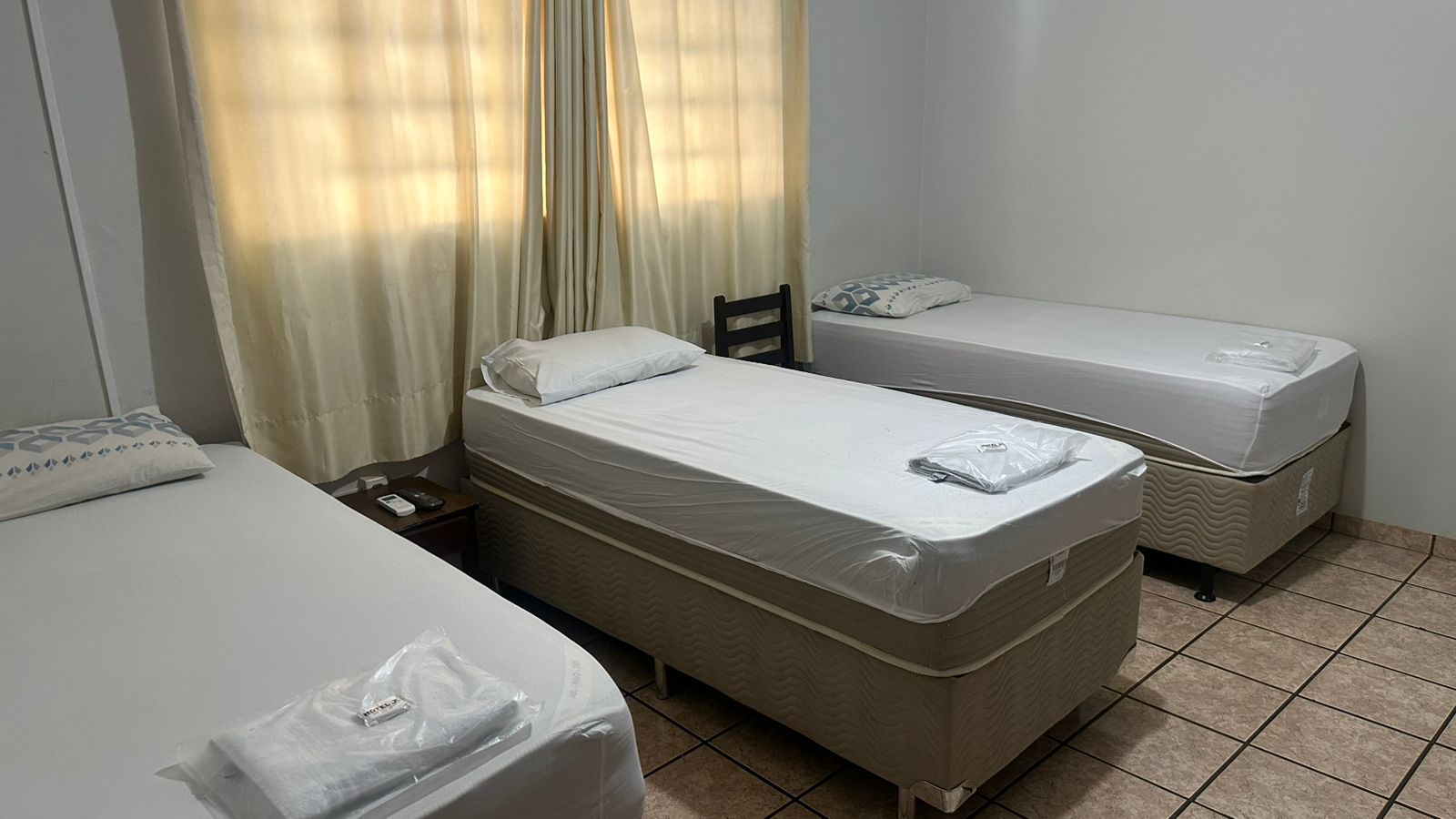 Quarto Triplo em Jataí